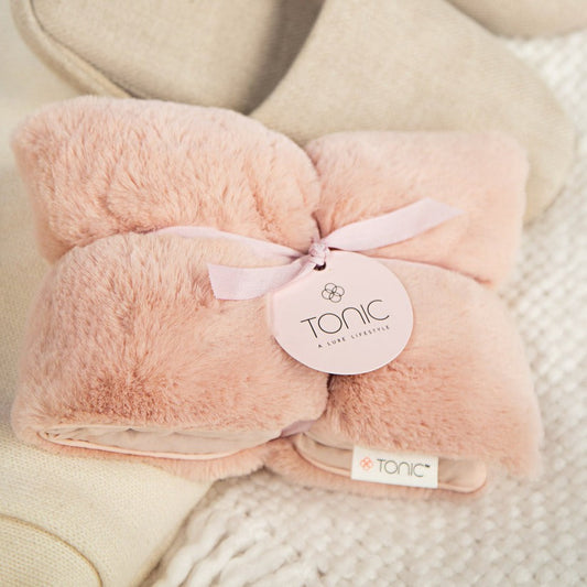 Deluxe Heat Pillow lifestyle (Dusty Rose)